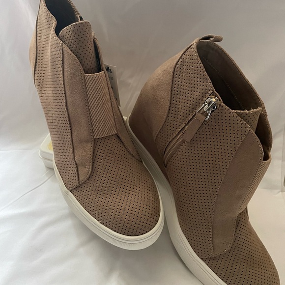 Mia Arianna Slip-on High Top Wedge Sneakers 8.5 ~ NWT - Picture 2 of 6